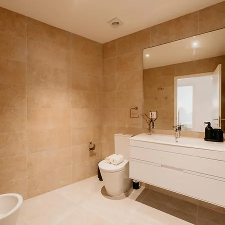 Mary Pink - No 3a - Glowing Two-bedroom Apartment Lisbon