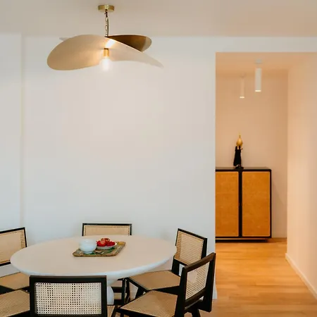 Mary Pink - No 3a - Glowing Two-bedroom Apartment