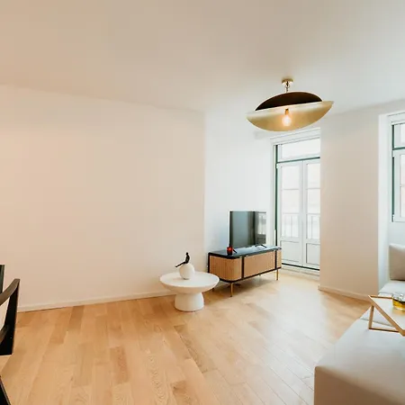 Mary Pink - No 3a - Glowing Two-bedroom Apartment *