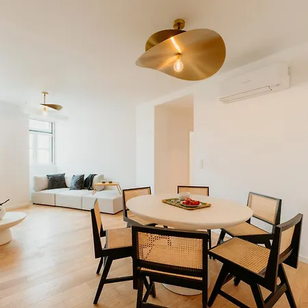 Mary Pink - No 3a - Glowing Two-bedroom * Lisbon