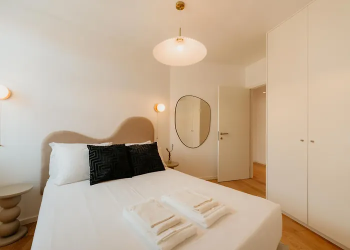 Mary Pink - No 3a - Glowing Two-bedroom Appartement