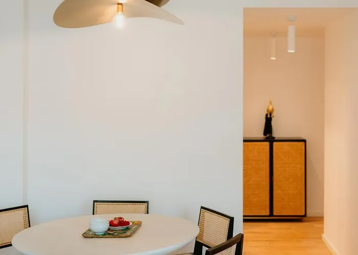 Mary Pink - No 3a - Glowing Two-bedroom Appartement