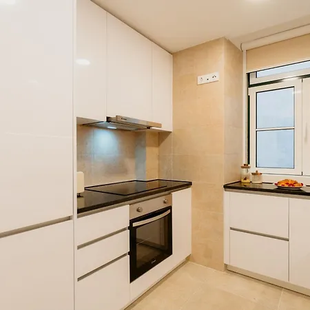 Mary Pink - No 3a - Glowing Two-bedroom Daire *