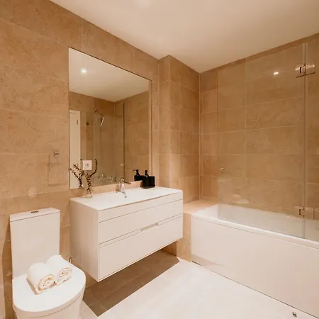 Mary Pink - No 3a - Glowing Two-bedroom Lejlighed *
